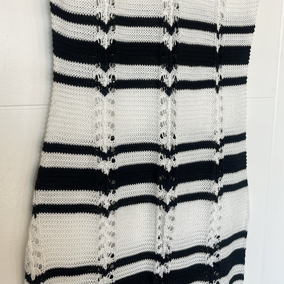 Black & White Crochet Dress/Beach Cover-Up. New without tags, never worn - Picture 3 of 8